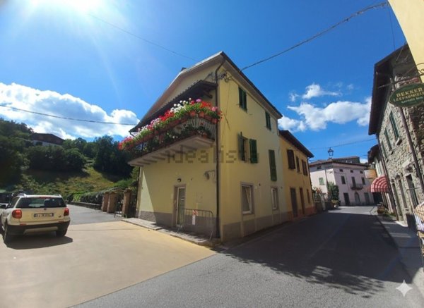 casa indipendente in vendita a Camporgiano
