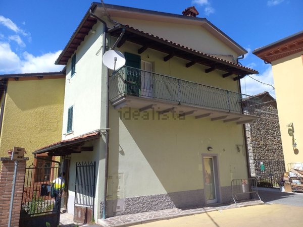 casa indipendente in vendita a Camporgiano