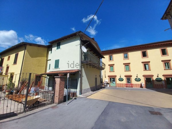 casa indipendente in vendita a Camporgiano