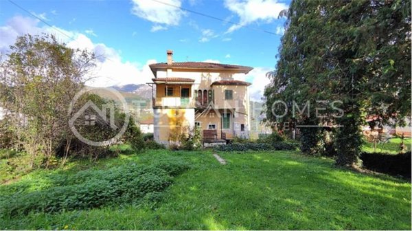 casa indipendente in vendita a Camporgiano