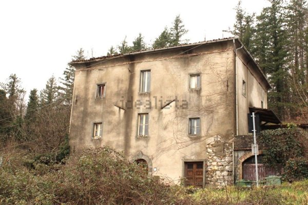 casa indipendente in vendita a Camporgiano