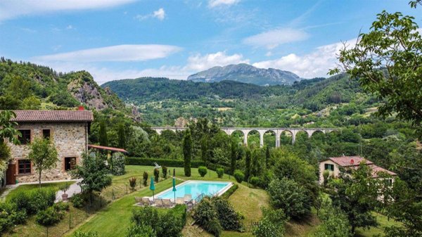 casale in vendita a Camporgiano