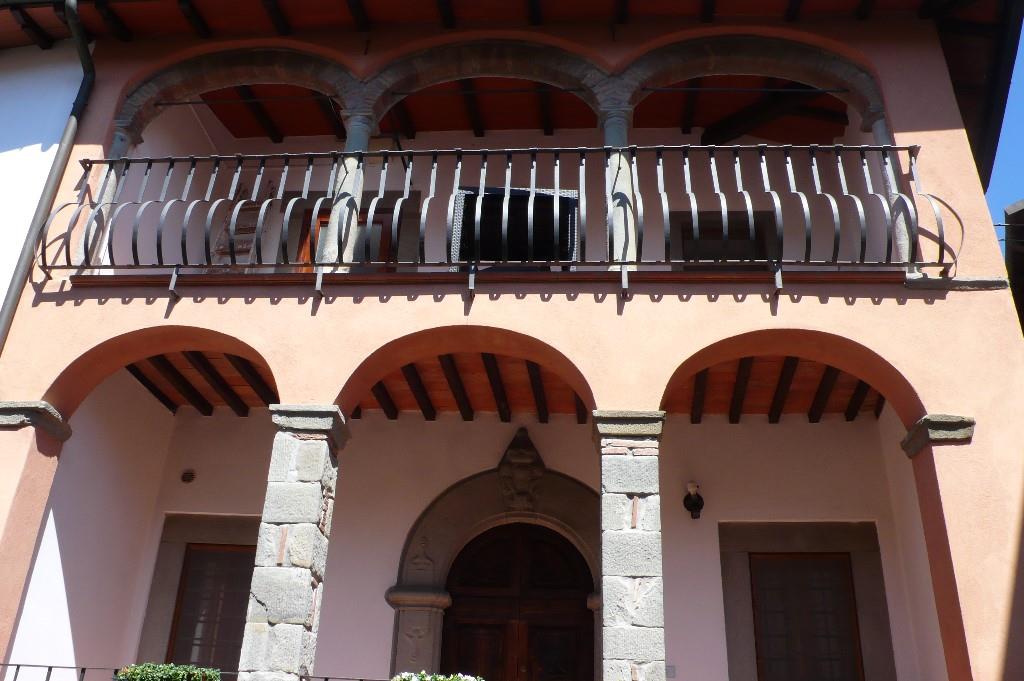 casa indipendente in vendita a Camporgiano in zona Poggio