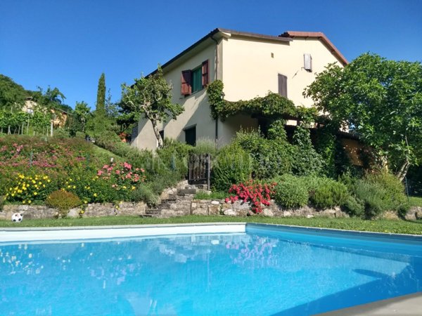 casa indipendente in vendita a Camporgiano