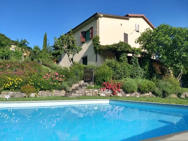 casa indipendente in vendita a Camporgiano