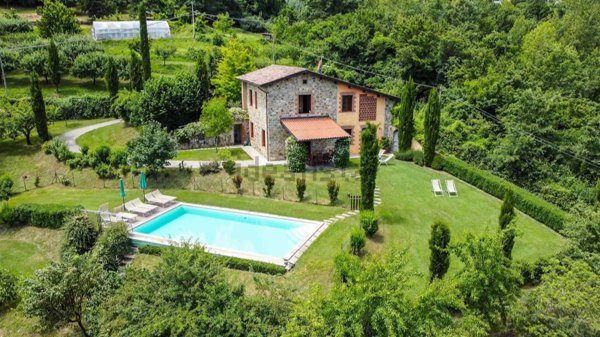 casa indipendente in vendita a Camporgiano