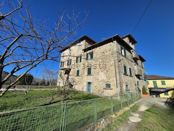 appartamento in vendita a Camporgiano in zona Vitoio