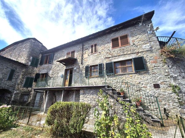 casa indipendente in vendita a Camporgiano