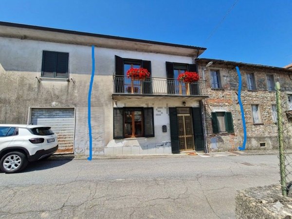 casa indipendente in vendita a Camporgiano in zona Poggio