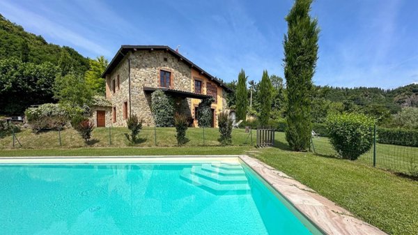 casale in vendita a Camporgiano