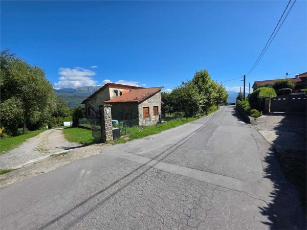 casa indipendente in vendita a Camporgiano in zona Casatico