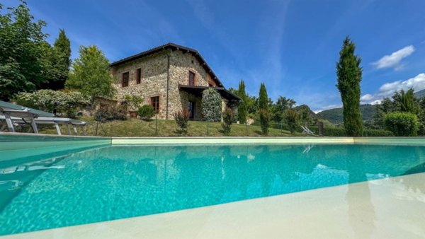 casale in vendita a Camporgiano