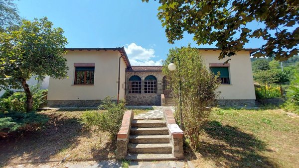 casa indipendente in vendita a Camporgiano