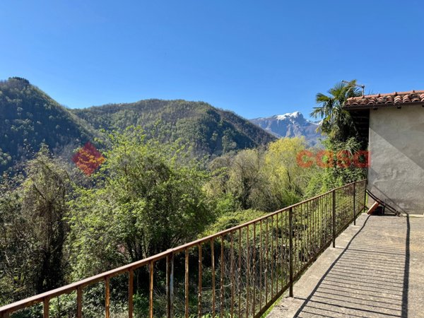 casa indipendente in vendita a Camporgiano in zona Puglianella