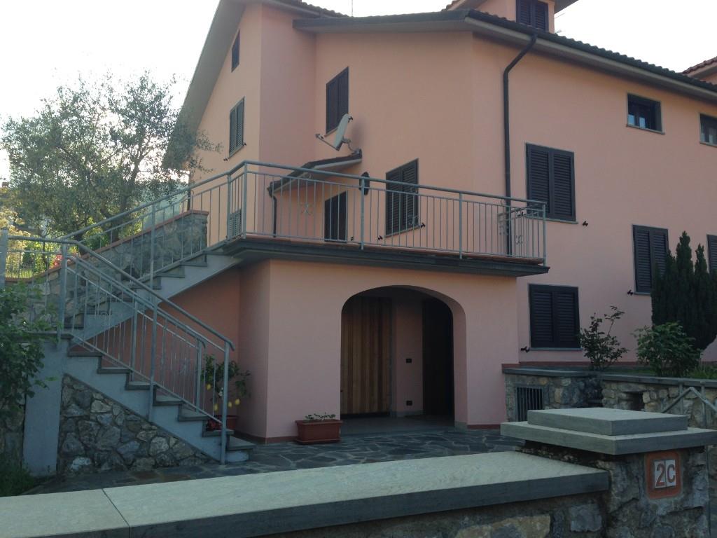 casa indipendente in vendita a Camporgiano