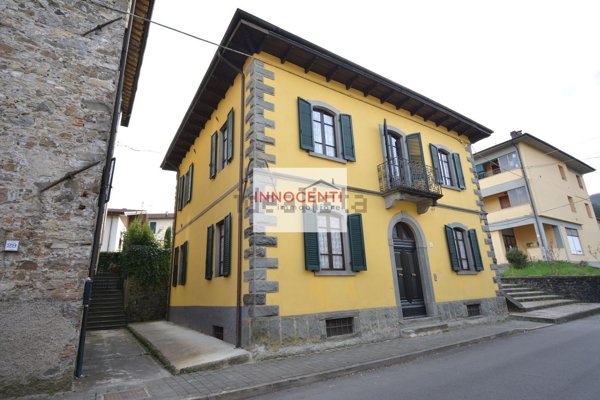 casa indipendente in vendita a Camporgiano