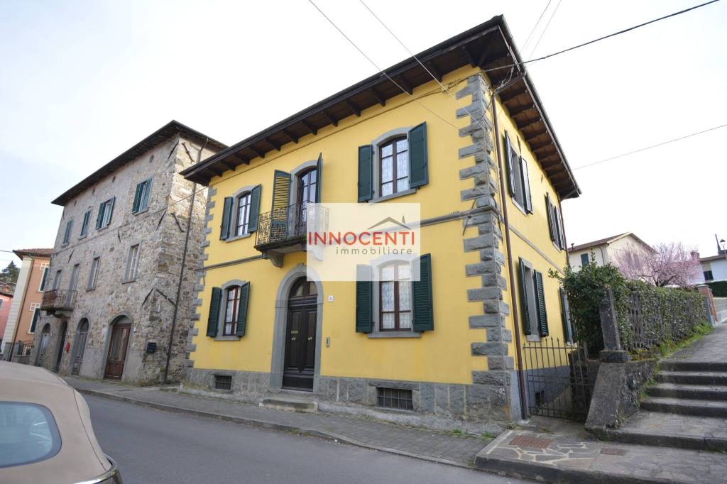 casa indipendente in vendita a Camporgiano