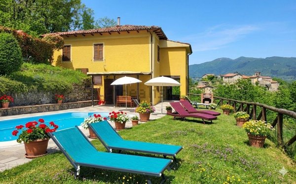 casa indipendente in vendita a Camporgiano in zona Cascianella