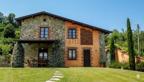 casa indipendente in vendita a Camporgiano