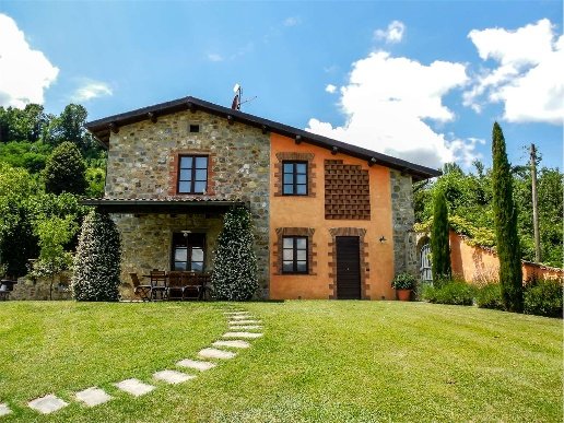 casa indipendente in vendita a Camporgiano