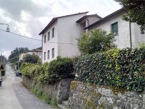 appartamento in vendita a Camporgiano in zona Poggio