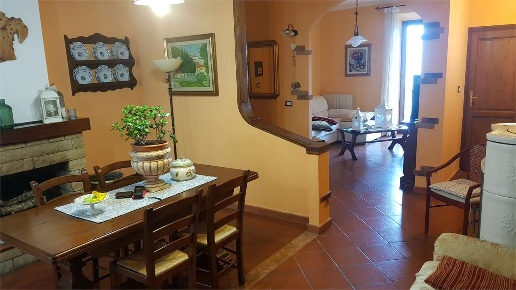 appartamento in vendita a Camporgiano in zona Casatico
