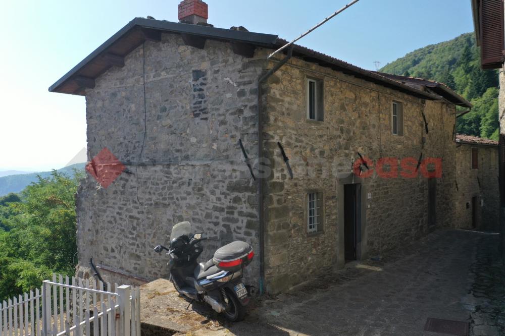casa indipendente in vendita a Camporgiano in zona Casatico