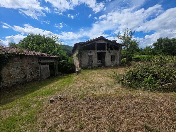 casale in vendita a Camporgiano in zona Poggio