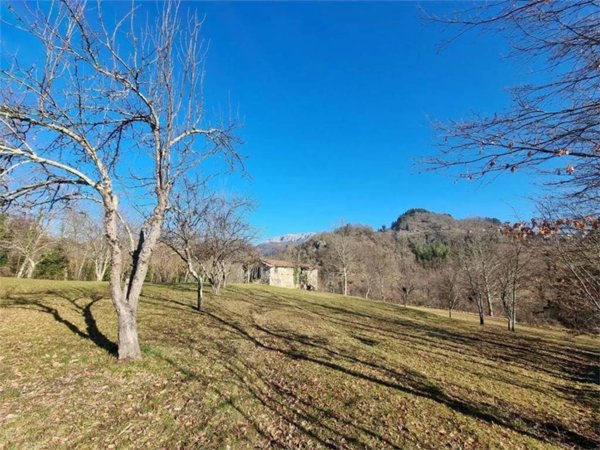 casa indipendente in vendita a Camporgiano