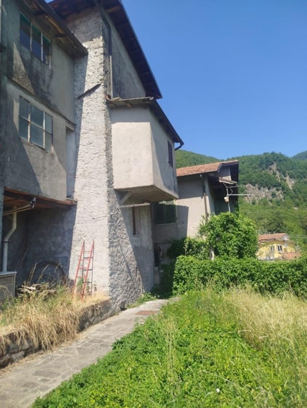 casa indipendente in vendita a Camporgiano