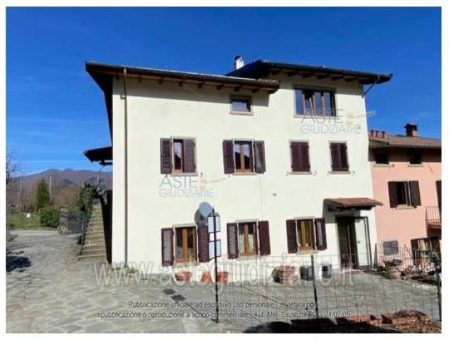 casa indipendente in vendita a Camporgiano in zona Casatico