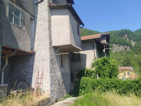 casa indipendente in vendita a Camporgiano