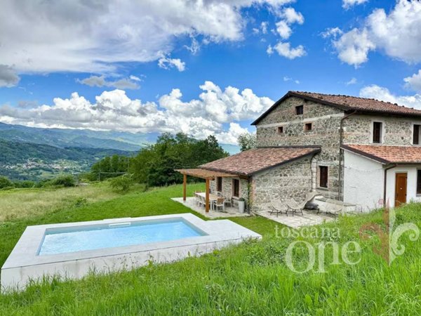 casa indipendente in vendita a Camporgiano in zona Casatico