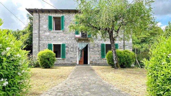 casa indipendente in vendita a Camporgiano