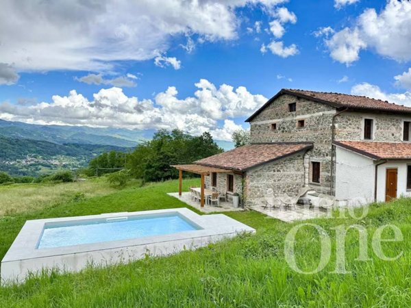 casa indipendente in vendita a Camporgiano in zona Casatico