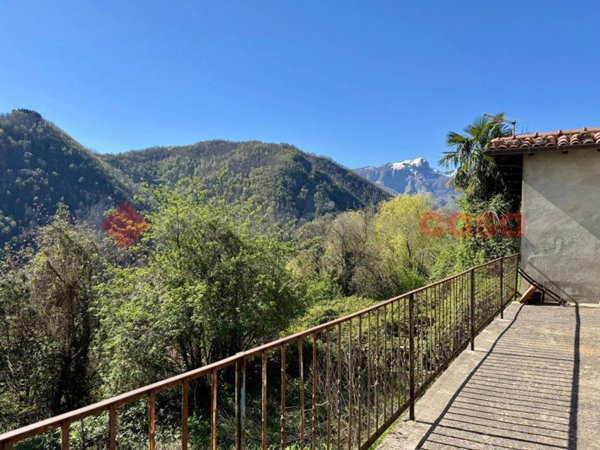 casa indipendente in vendita a Camporgiano in zona Puglianella