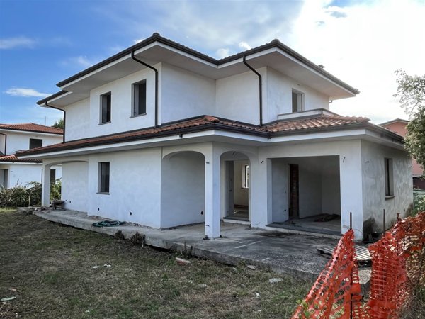 casa indipendente in vendita a Capannori in zona Lunata