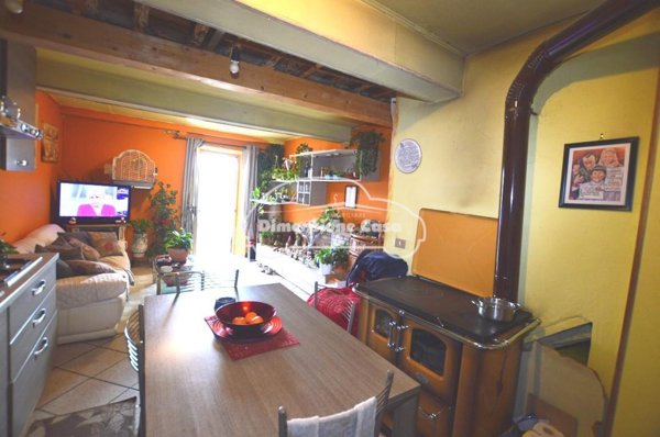 casa indipendente in vendita a Capannori in zona Marlia