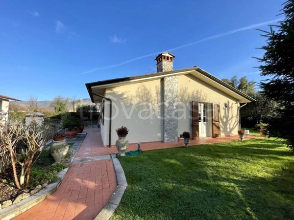 casa indipendente in vendita a Capannori in zona Marlia