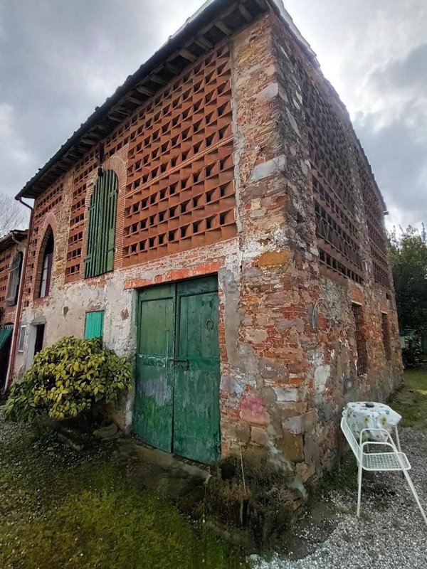 esavano in vendita a Capannori