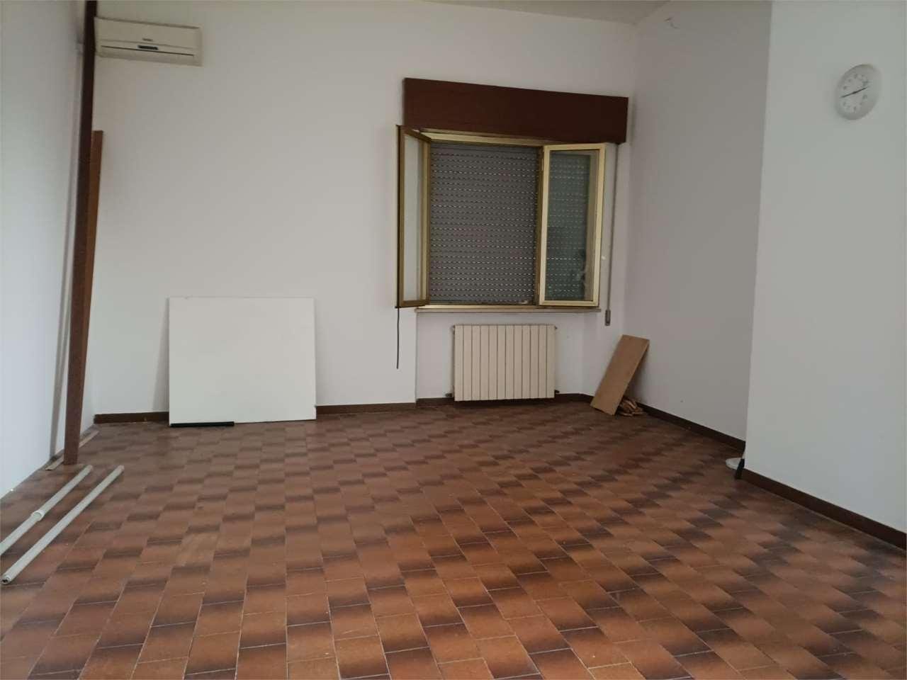 locale commerciale in vendita a Capannori in zona Marlia
