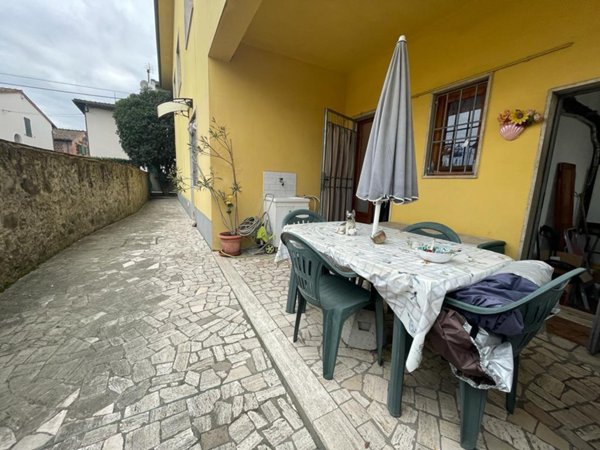 casa semindipendente in vendita a Capannori in zona Lammari