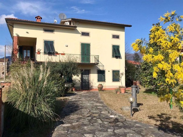 casa indipendente in vendita a Capannori in zona Lammari