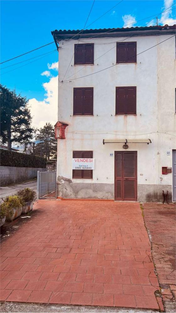 casa indipendente in vendita a Capannori in zona Segromigno in Monte