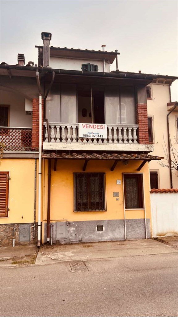 casa semindipendente in vendita a Capannori in zona Lammari