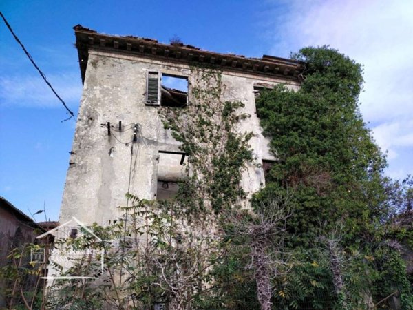 intera palazzina in vendita a Capannori in zona Guamo