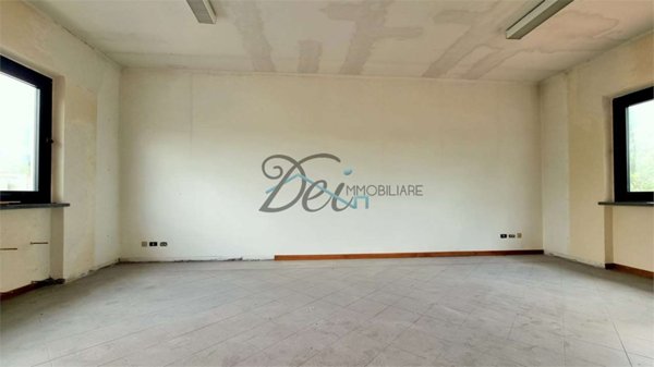 ufficio in vendita a Capannori in zona Segromigno in Monte