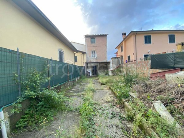 casa indipendente in vendita a Capannori in zona Marlia