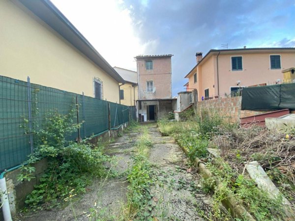 casa indipendente in vendita a Capannori in zona Marlia