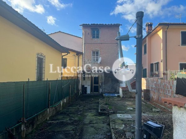 casa indipendente in vendita a Capannori in zona Marlia